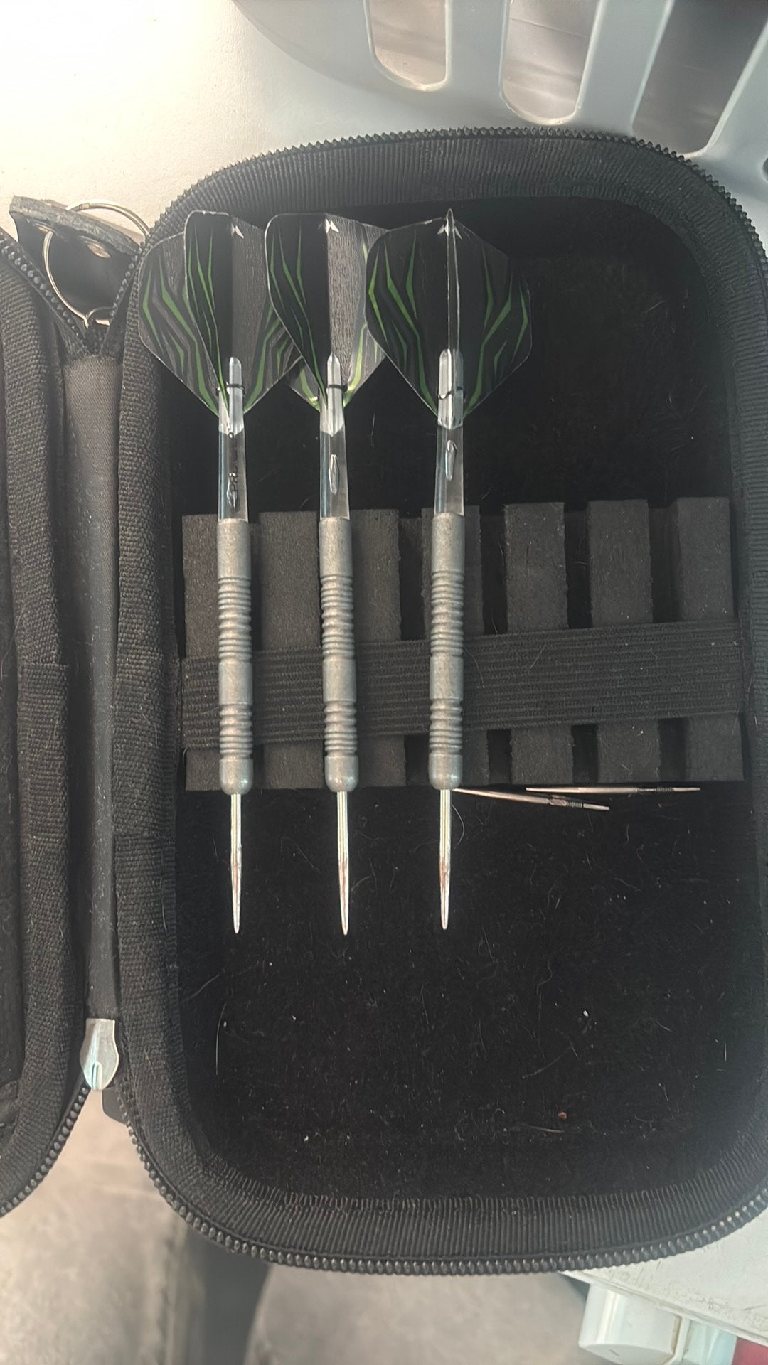 Mvg pijlen 25 gram orginele flights shafts en doos erbij, Sport en Fitness, Darts, Ophalen, Zo goed als nieuw, Pijlen