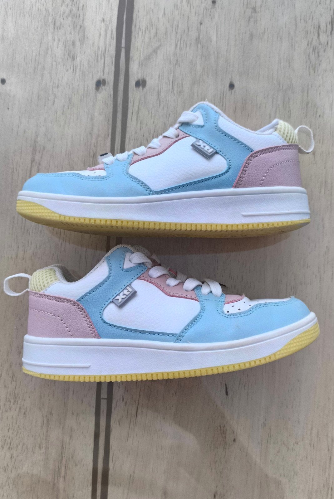 XTI-sneakers, Sport en Fitness, Basketbal, Ophalen of Verzenden, Gebruikt, Schoenen