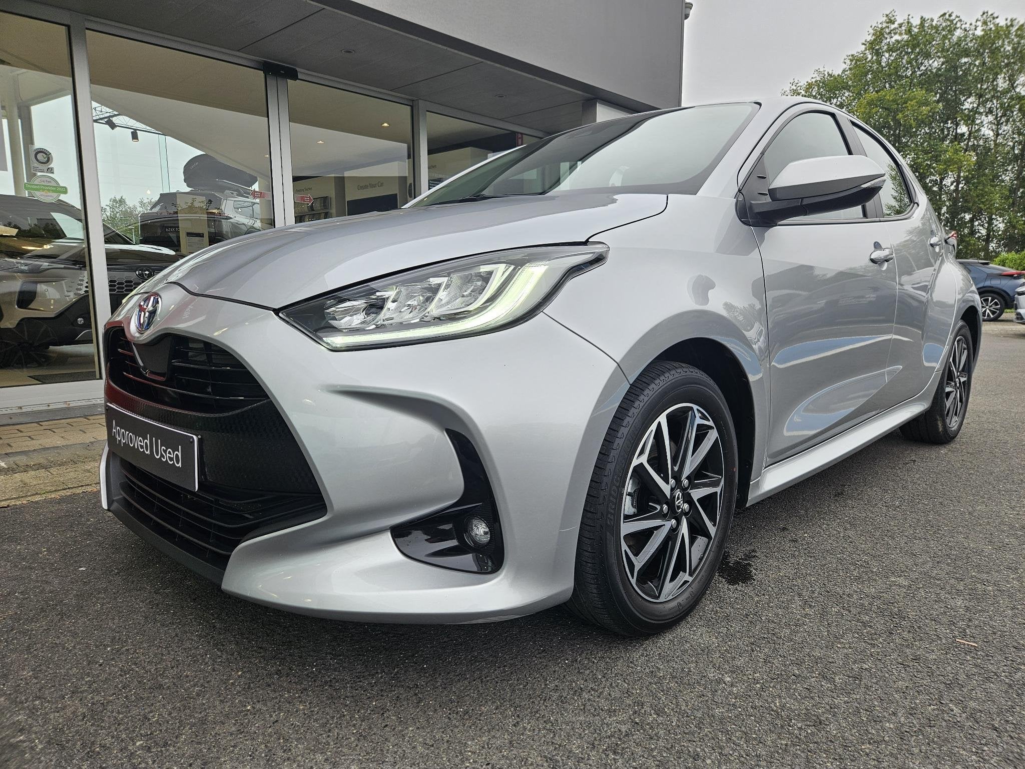 Toyota Yaris 1.5 Dual VVT-ie Iconic CVT, Auto's, Stof, Gebruikt, 96 g/km, Overige kleuren