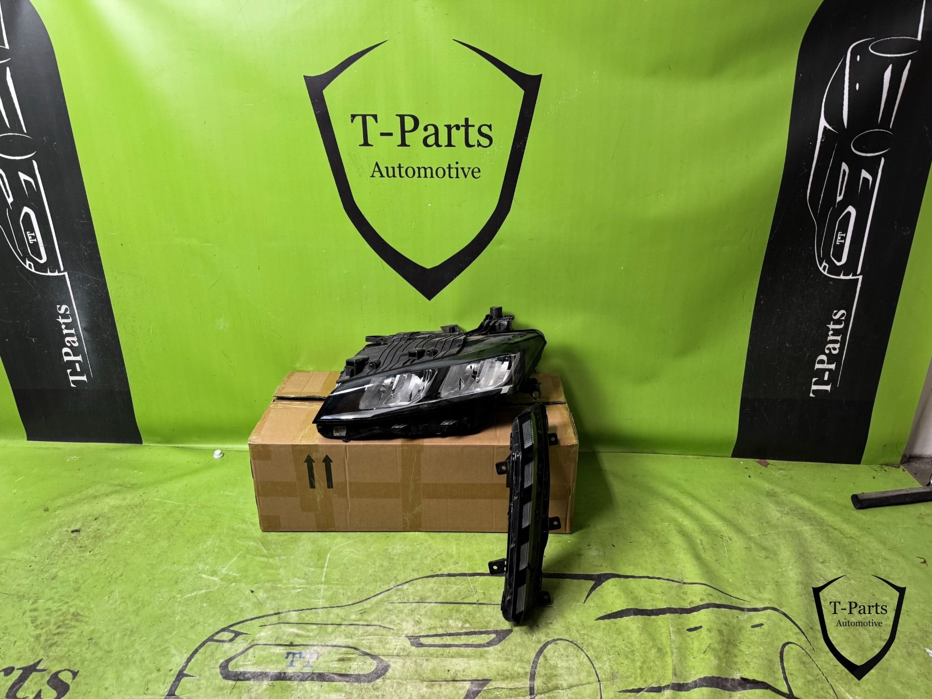 peugeot 308 koplamp links 98516733 lamp 98516733, Auto-onderdelen, Verlichting, Taurusavenue 1
2132 LS  Hoofddorp, NL, Gebruikt