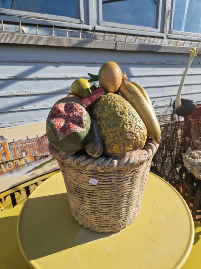 Terracotta oude pot met fruit €40, Antiek en Kunst, Ophalen