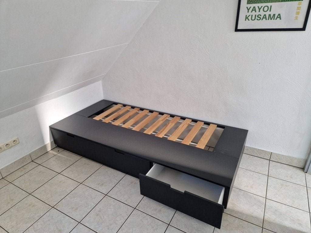 zwart eenpersoonsbed met laden (afhalen in Luik), Ophalen, Gebruikt, 90 cm, Eenpersoons