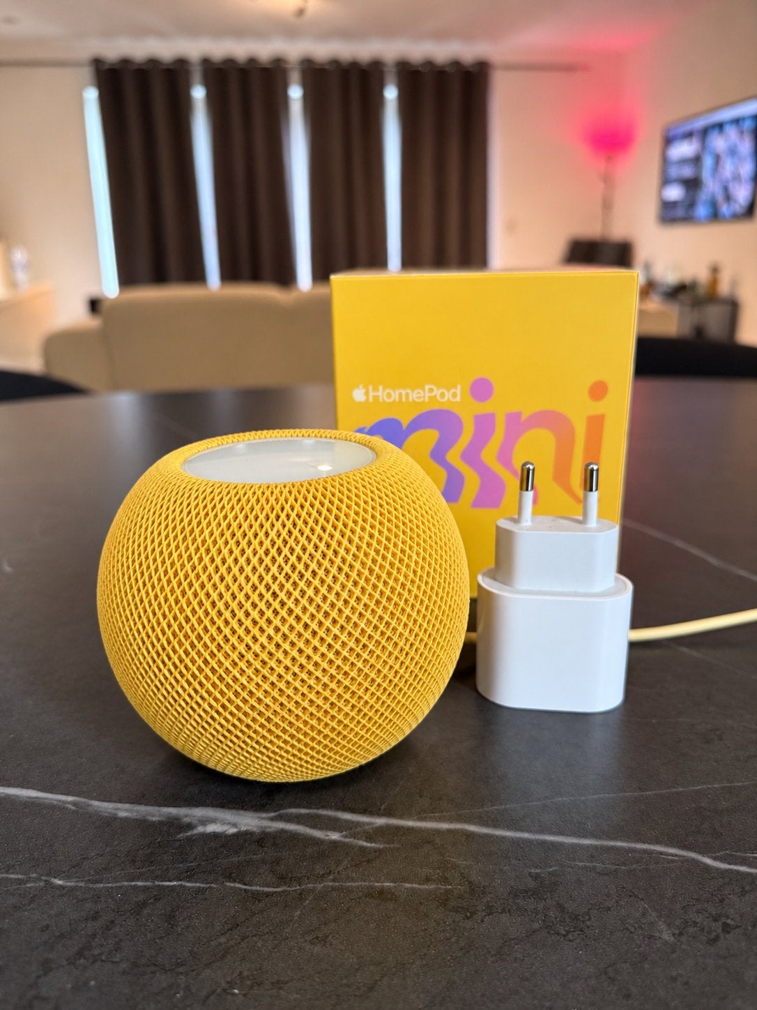 HomePod mini jaune — boîte, câble et adaptateur d'origine, Enlèvement, Comme neuf
