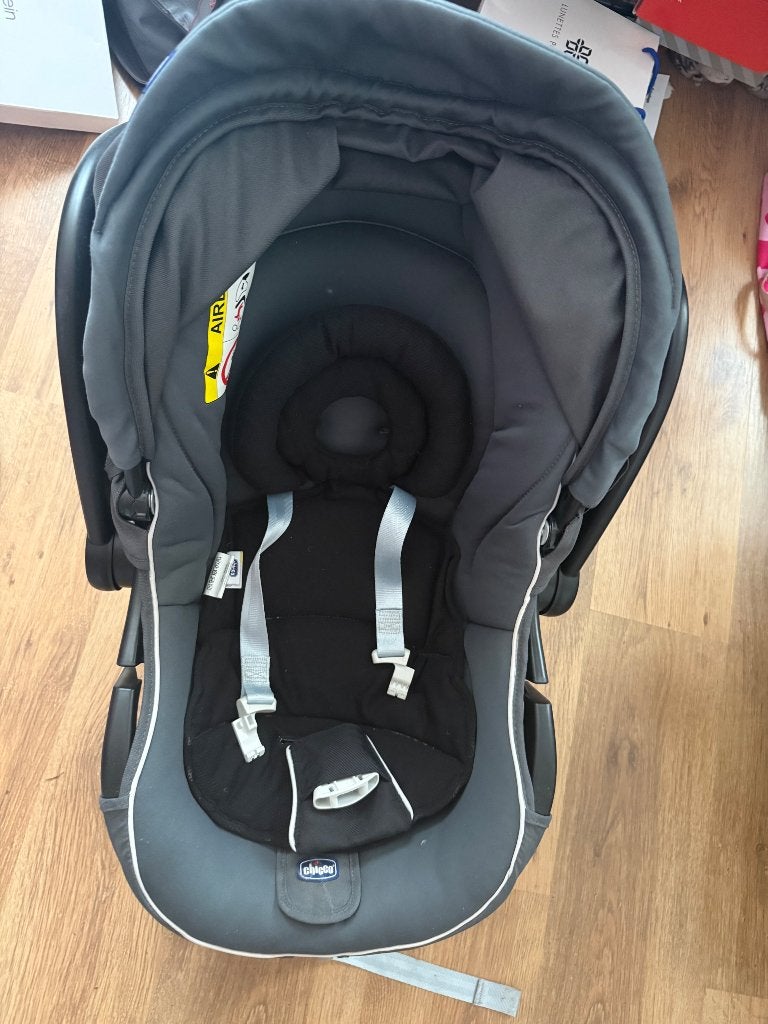 Maxi cosi avec base pour la ceinture, Ceinture de sécurité, 0 à 18 kg, Utilisé, Enlèvement