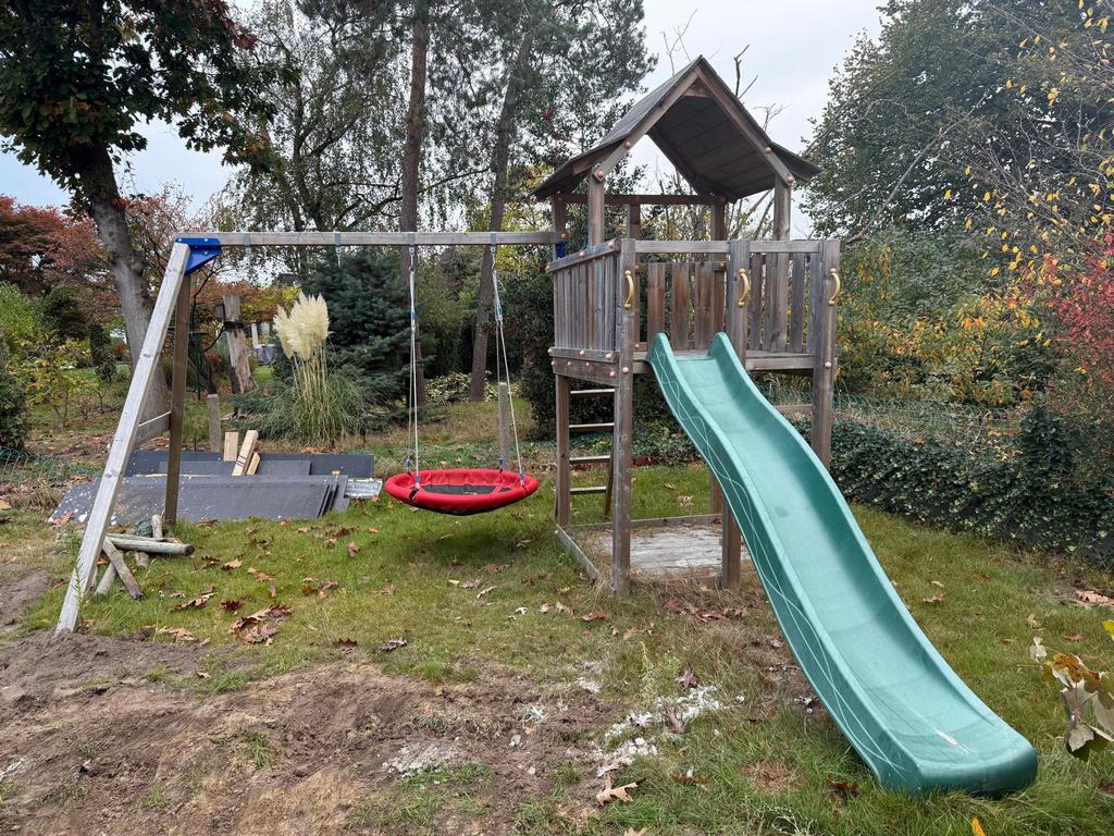 Speelhuisje met glijbaan en mandschommel, Ophalen, Gebruikt, Schommel