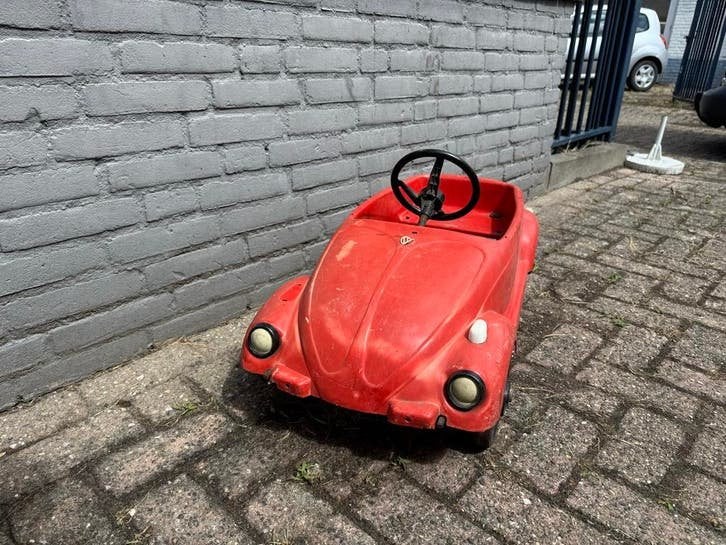 Rode VW trapauto voor kinderen - Vintage model