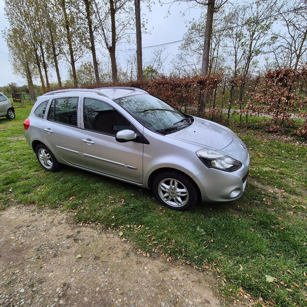 Renault Clio Break, Autos, Renault, Particulier, Clio, Radio, Diesel, Euro 4, Break, 5 portes, Boîte manuelle, Argent ou Gris
