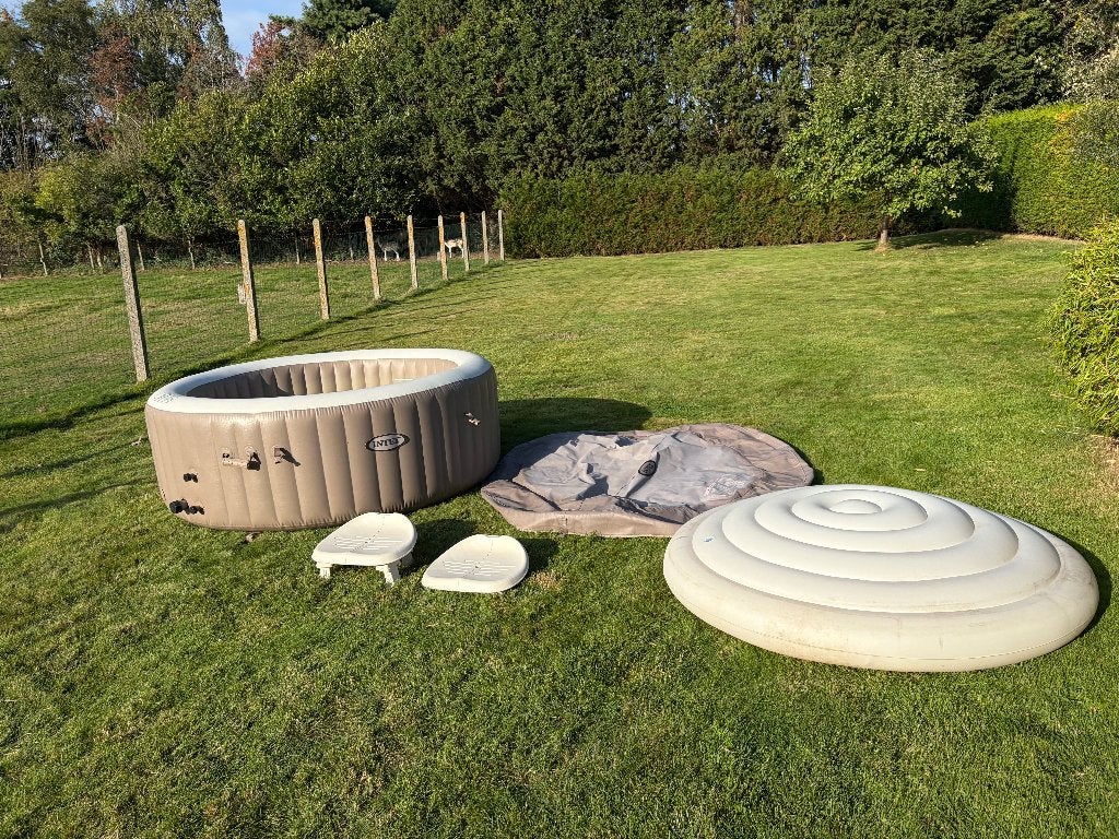 Intex opblaasbare jacuzzi 4 personen, Tuin en Terras, Ophalen, Gebruikt, Afdekzeil, Opblaasbaar
