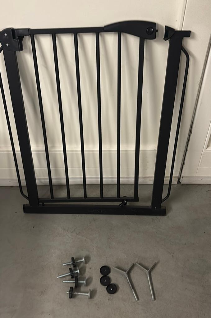 Black Metal Safety Gate – Pressure Fit with Extensions, Kinderen en Baby's, Traphekjes, Ophalen of Verzenden, Gebruikt