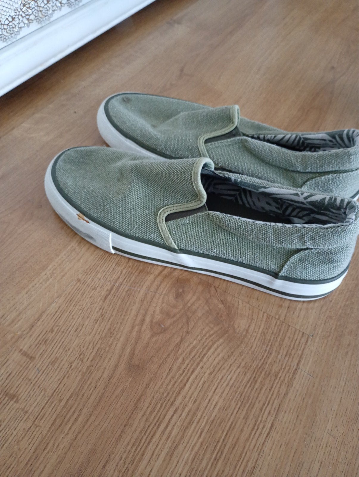 les 2 paires de chaussures et 1 paire de sandale, Enlèvement, Noir