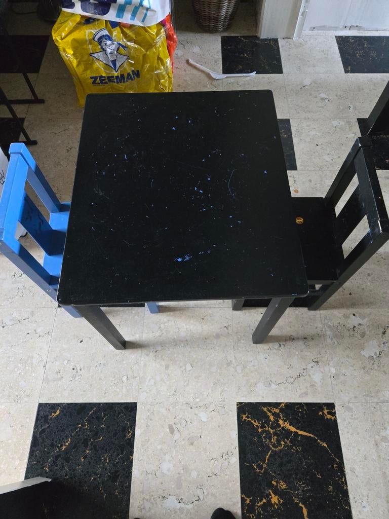 Table et chaises pour le maquillage, Enlèvement