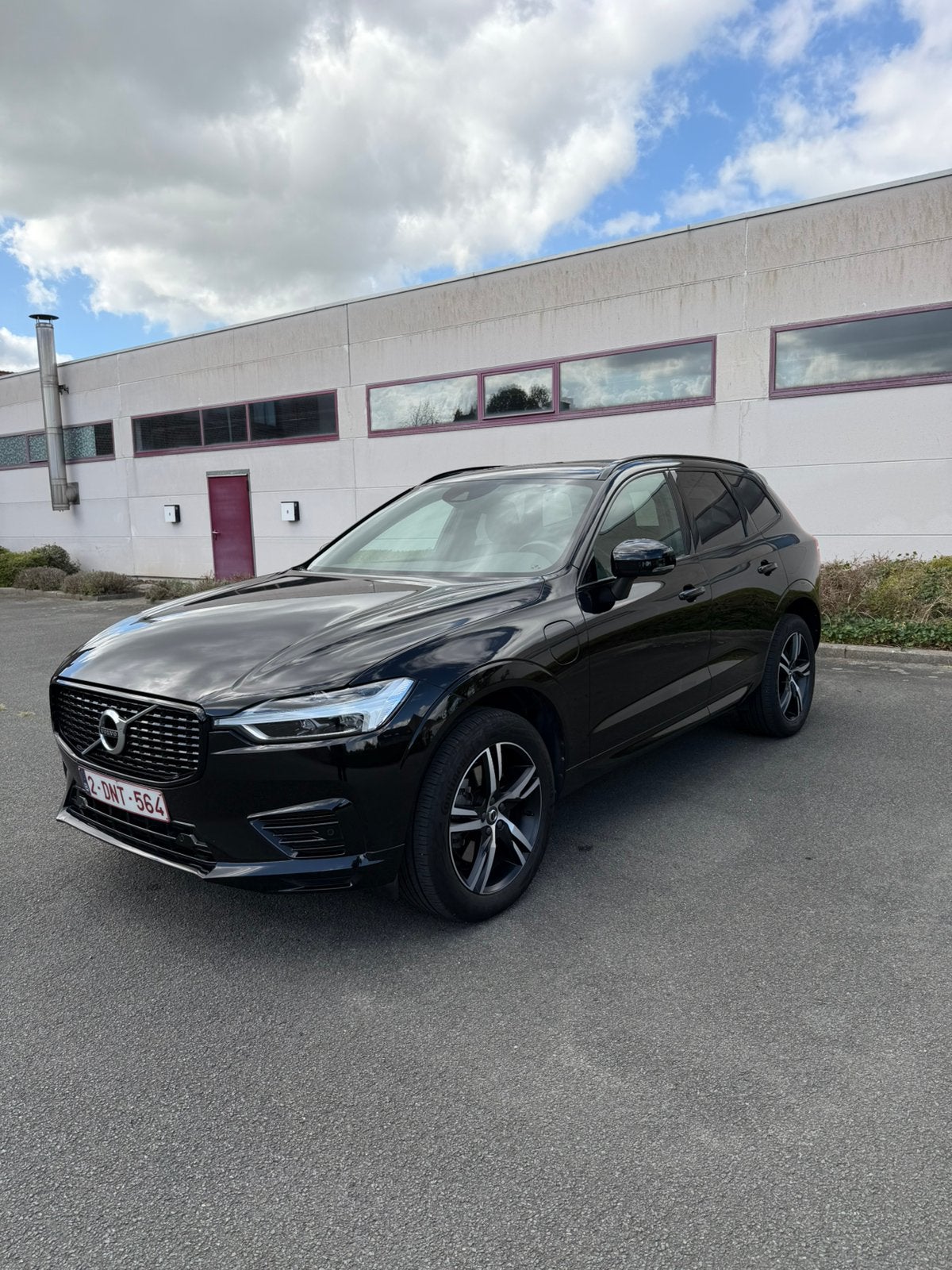 Volvo XC60 R-DESIGN T6 EAWD recharge plug-in, Automaat, 4 cilinders, 1969 cc, Zwart