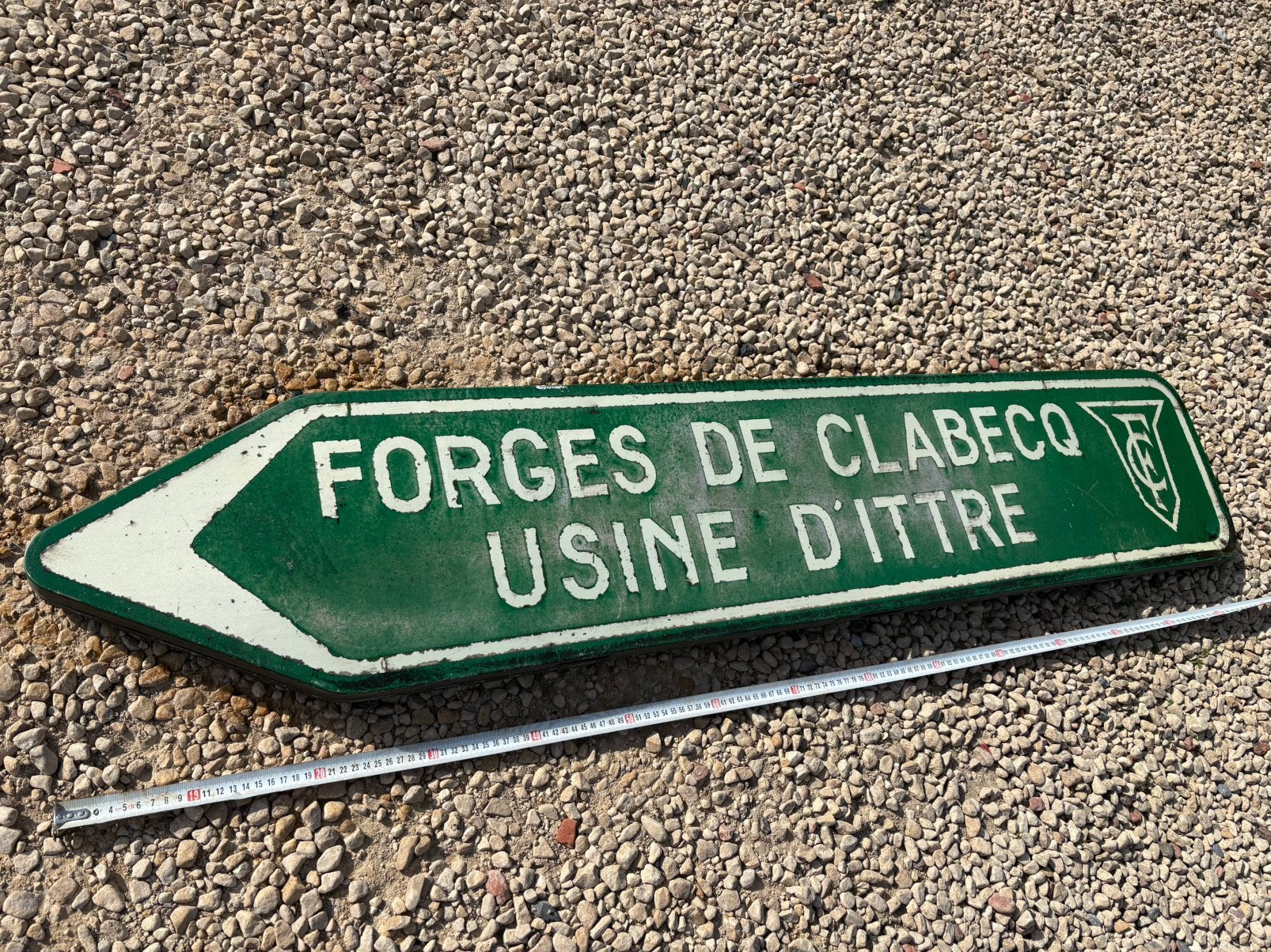 Ancienne PLAQUE routière (pas émaillée) FORGES CLABECQ, Collections, Enlèvement, Utilisé