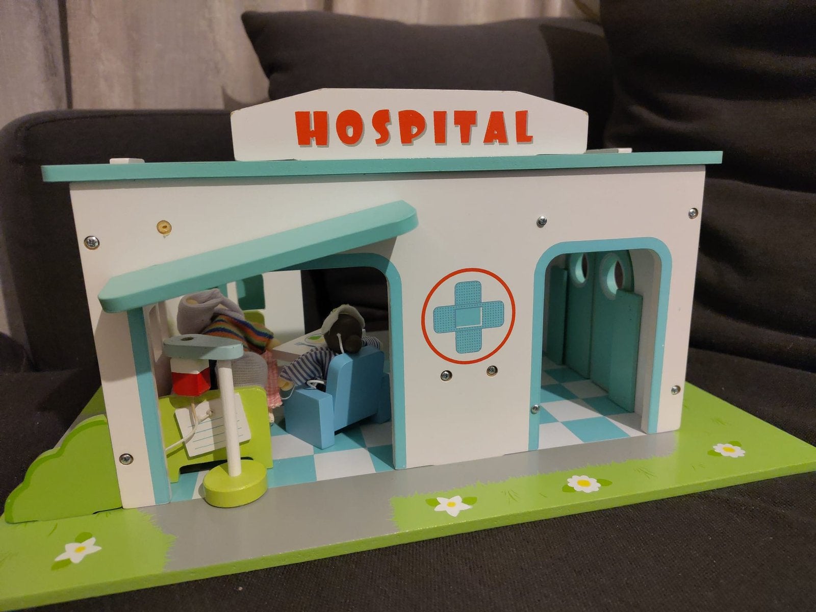 Hospitaal in hout, Ophalen of Verzenden, Zo goed als nieuw, Poppenhuis