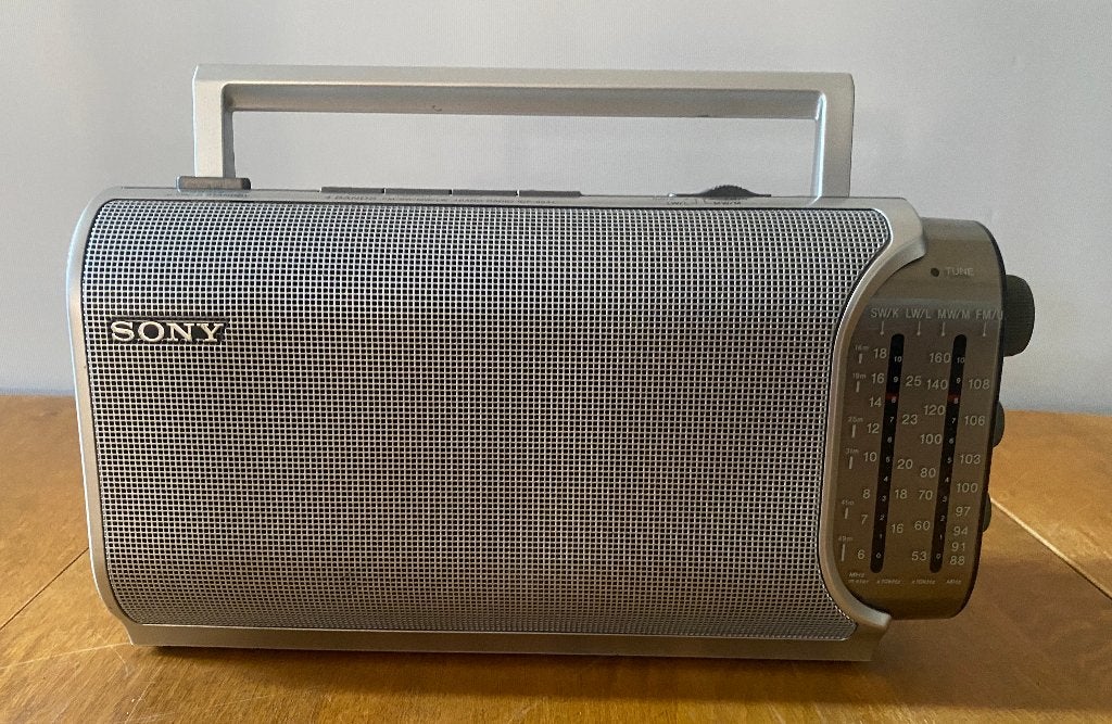 Sony ICF-904L vintage draagbare radio in zeer goede staat, Audio, Tv en Foto, Radio's, Ophalen, Zo goed als nieuw, Radio