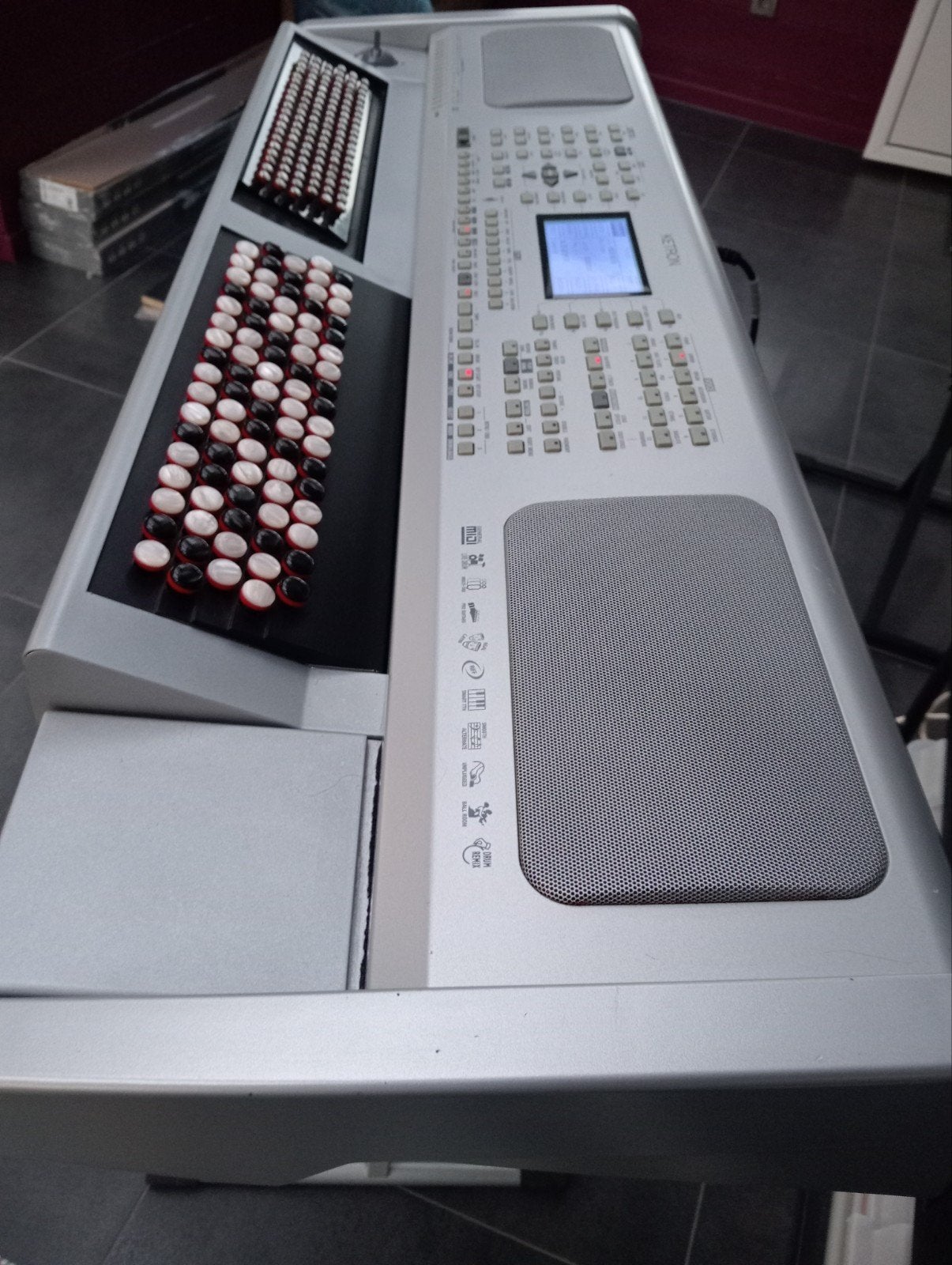 Ketron sd8 do 2 ou Do 3 basses belge, Muziek en Instrumenten, Keyboards, Ophalen
