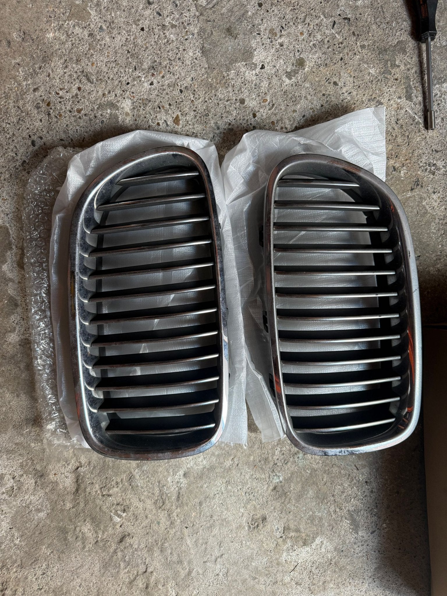 Bmw F10 F11 voorbumper nieren OEM 51.137200727, Auto-onderdelen, Gebruikt, -, -, Ophalen of Verzenden