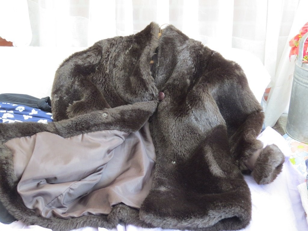 twee   mantels  pels  bont  één van VITORIA VERANI, Kleding | Dames, ANDERE, Bruin, Maat 42/44 (L), Ophalen of Verzenden