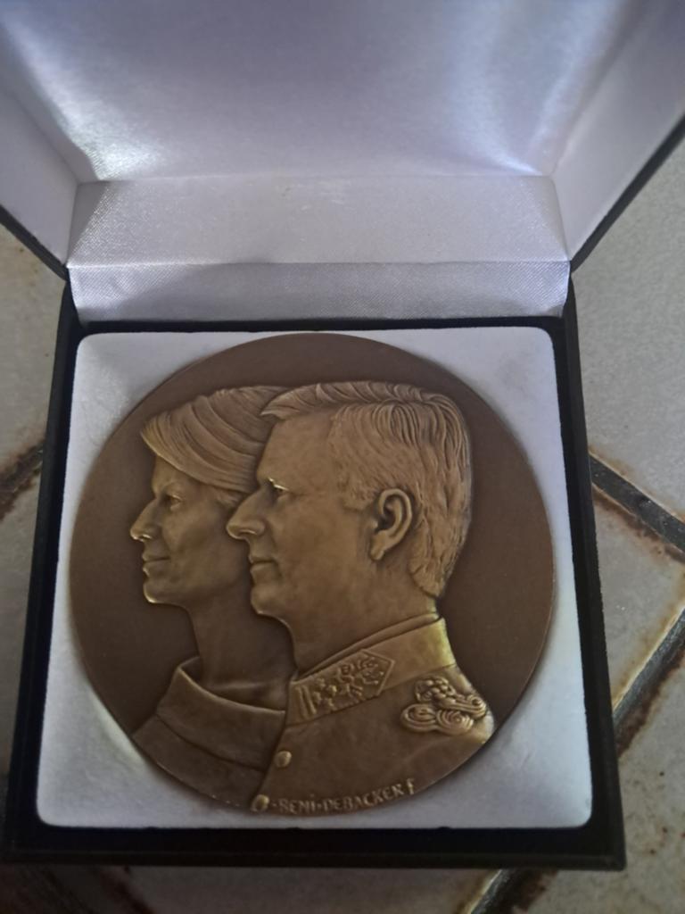 bronzen medaille, Ophalen