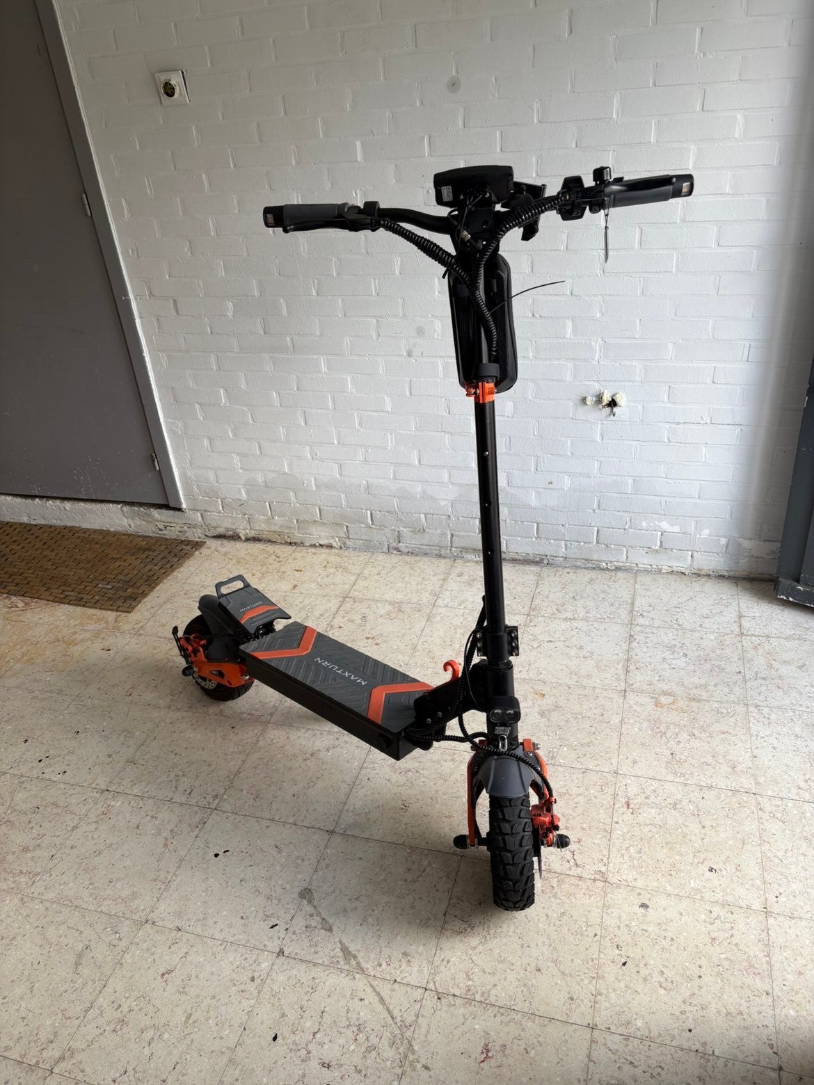 Tour maximum, Vélos & Vélomoteurs, Trottinettes, Comme neuf, Enlèvement