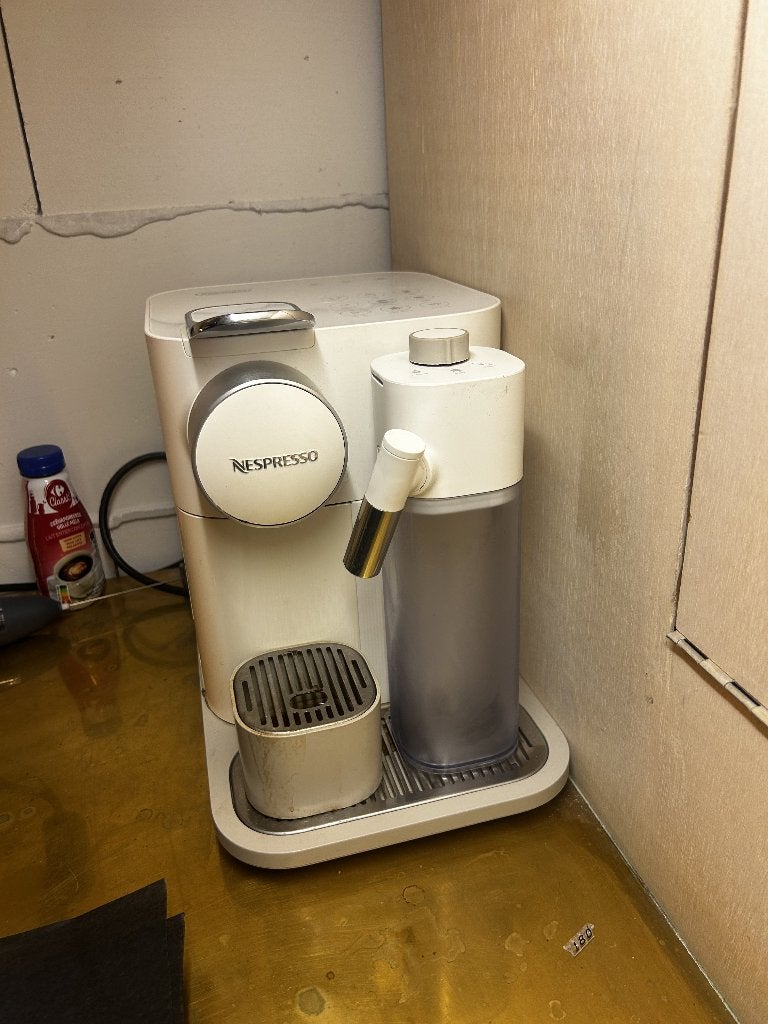 Delonghi koffiemachine Gran Lattissima, Ophalen, Koffiepads en cups, Koffiemachine, Zo goed als nieuw