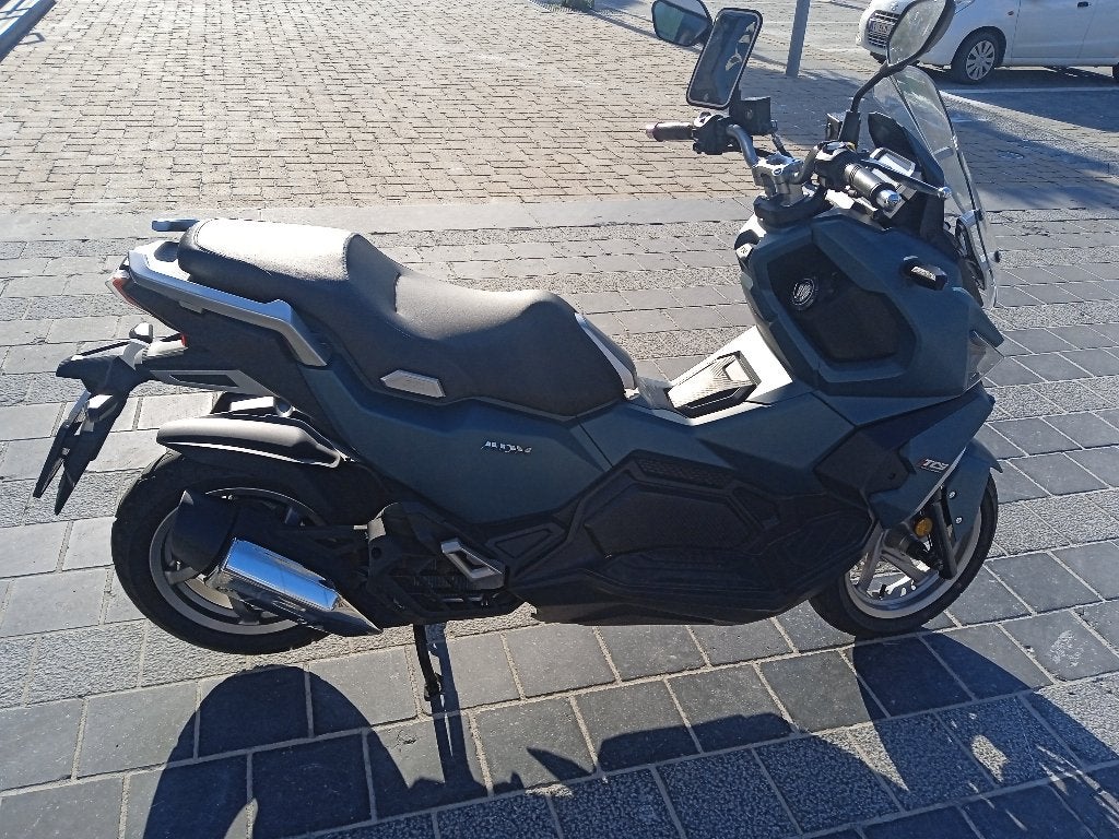 Sym Adx, Fietsen en Brommers, Ophalen, 125 cc, Zo goed als nieuw, Benzine