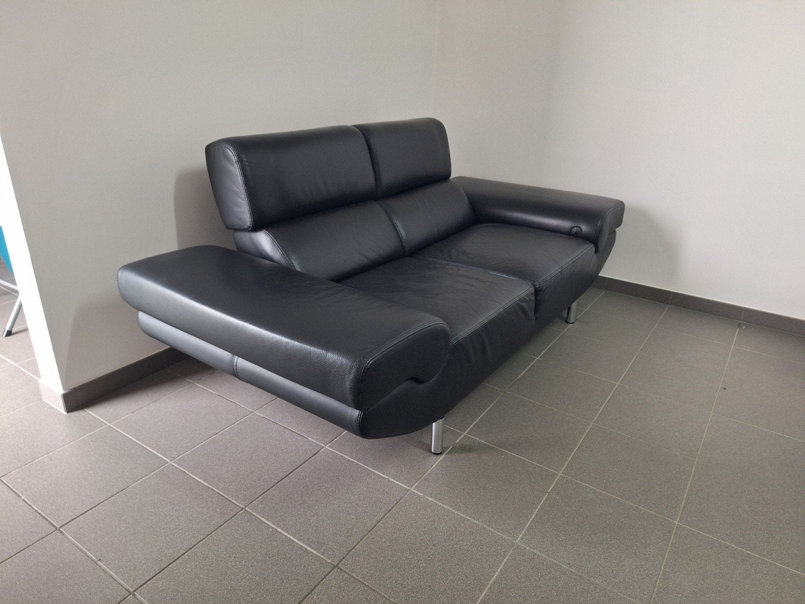 SIÈGE EN CUIR NOIR, Enlèvement, Cuir