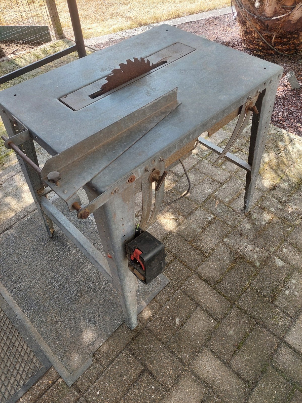 tafelzaag 220v, Doe-het-zelf en Bouw, Gereedschap | Zaagmachines, Ophalen, Gebruikt, Cirkelzaag