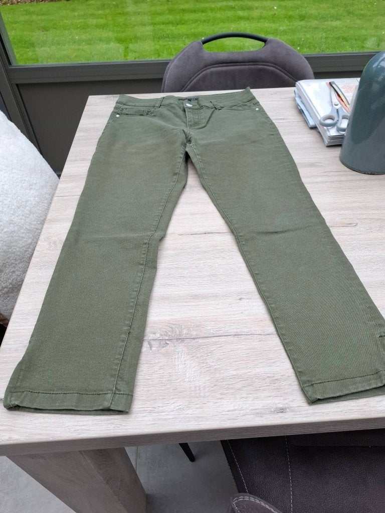 Mooie groene damesbroek, Kleding | Dames, Broeken en Pantalons, Maat 38/40 (M), Lola & Liza, Ophalen of Verzenden, Zo goed als nieuw