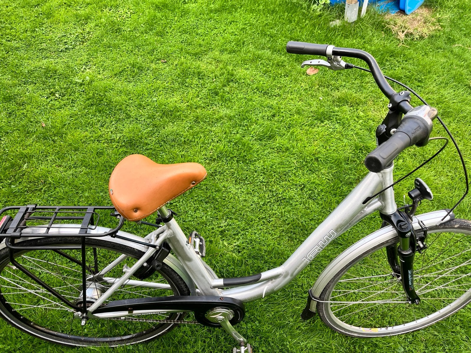 Damesfiets 28 inch, Fietsen en Brommers, Ophalen, Zo goed als nieuw