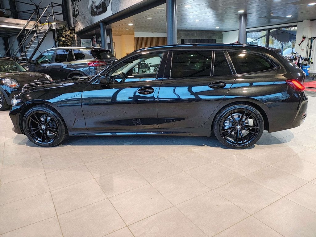 BMW 3 Serie 318 1 EIG. 19INCH SPORTZETELS. VIRTUAL COCKPIT, Autos, BMW, Cuir, Détection des panneaux routiers, Achat, Automatique