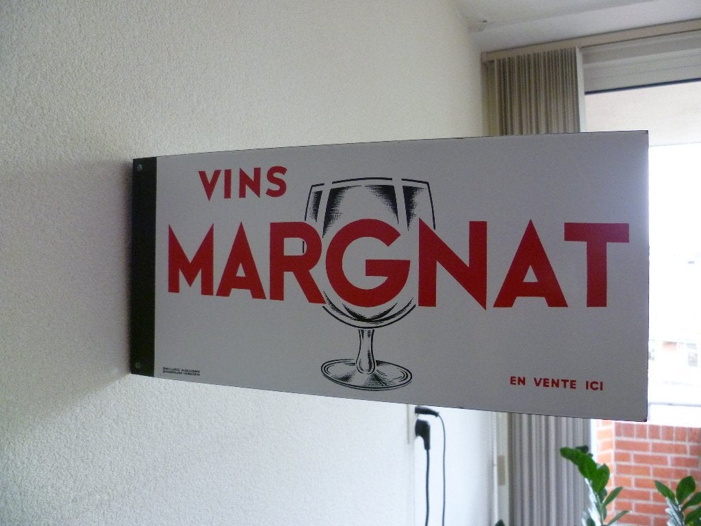 PLAQUE EN ÉMAILLE « VINS DE MARGNAT » DES ANNÉES 1950, Enlèvement ou Envoi, Comme neuf, Panneau publicitaire