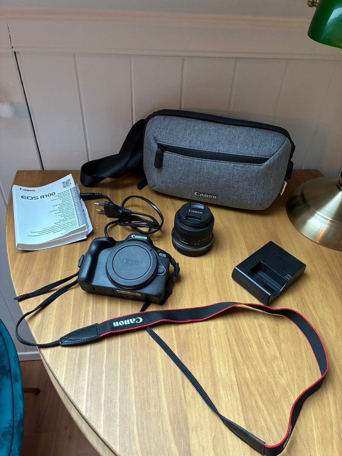 Camera Canon EOS R100 Travel Kit, Audio, Tv en Foto, Canon, Overige typen, Ophalen of Verzenden, Zo goed als nieuw