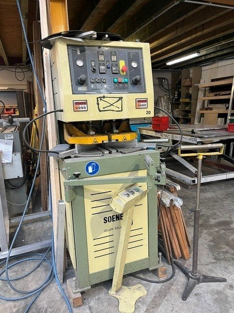 PVC LASMACHINE, Enlèvement
