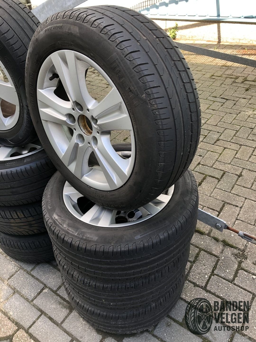 BMW 1 Serie LMV Style 392 Zomer Pirelli Cinturato 205-55-16, Gebruikt, -, Banden en Velgen, Zomerbanden