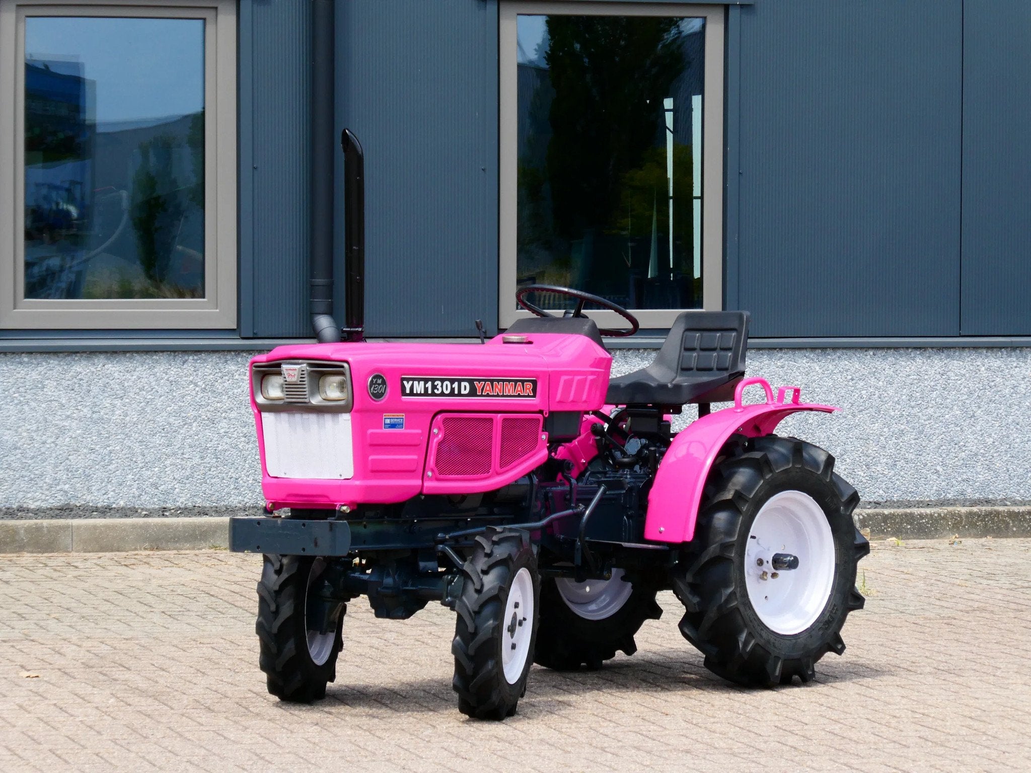 Yanmar YM1301 4wd / 1142 Draaiuren / Pink Edition, Articles professionnels, Autres marques, De Maalstroom 3
8255 RN  Swifterbant