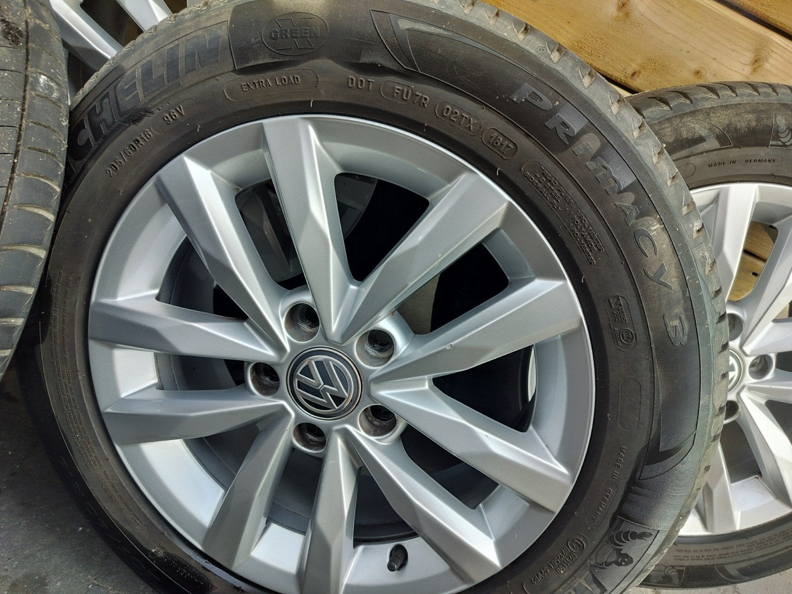 jeu de roues VW original 4 pièces avec pneu Michelin, Autos : Pièces & Accessoires, Pneus & Jantes, Enlèvement, Pneu(s)