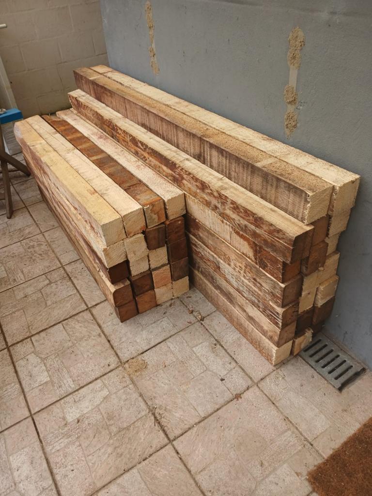 40 ruw vuren constructiebalken, Ophalen, Balken