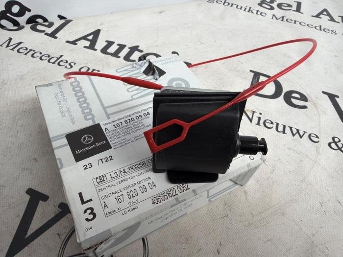 Moteur de verrouillage clapet réservoir d'un Mercedes GLE, Neuf, 3 mois de garantie, -, -