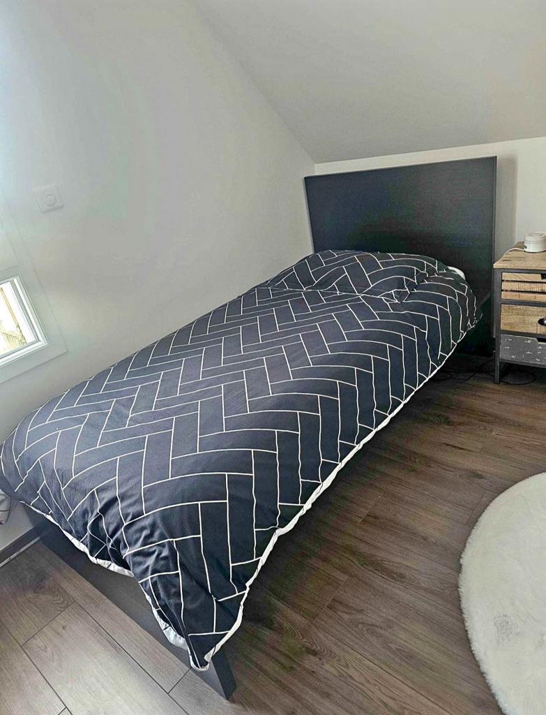 Lit ikea brimnes 90x200noir + sommier +matelas  état nouveau, Maison & Meubles, Chambre à coucher | Matelas & Sommiers, Enlèvement
