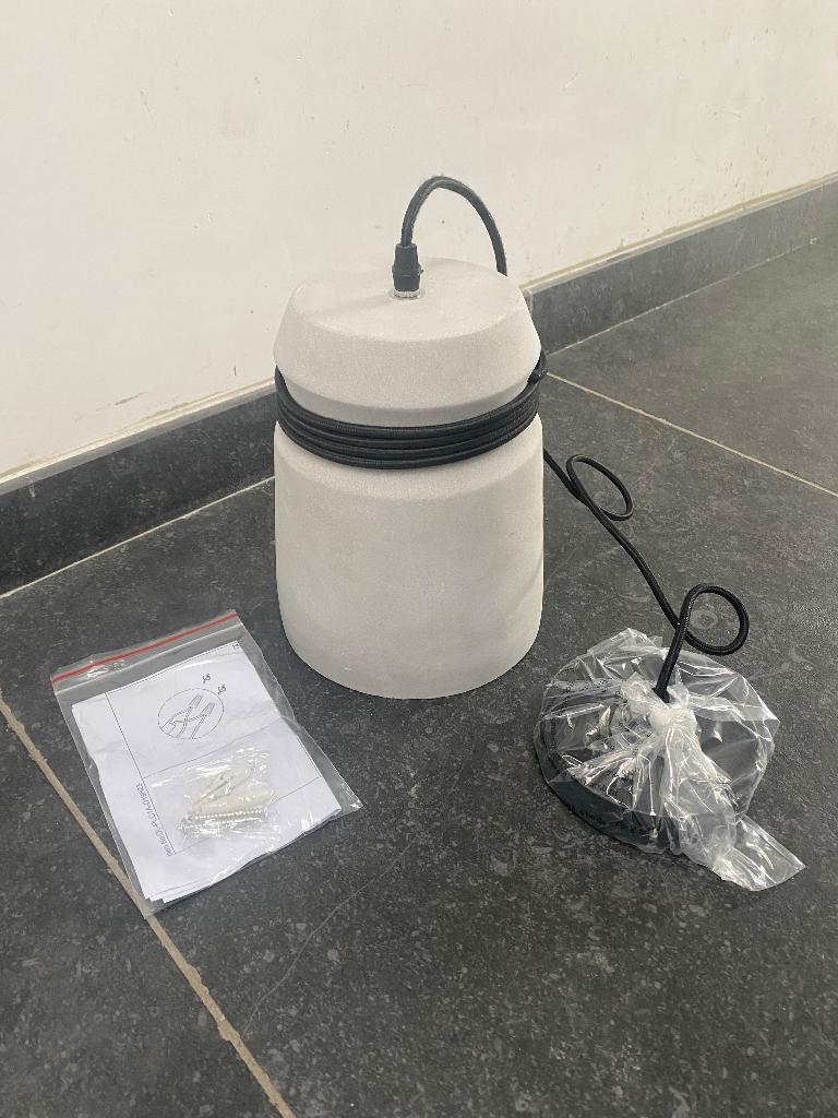Lamp, cement kleur, Ophalen of Verzenden, Zo goed als nieuw