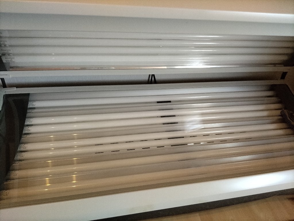 GRATIS ZONNEBANK, Elektronische apparatuur, Zonnebanken en Gezichtsbruiners, Ophalen, Gebruikt, Zonnebank dubbelzijdig, 15 lampen of meer