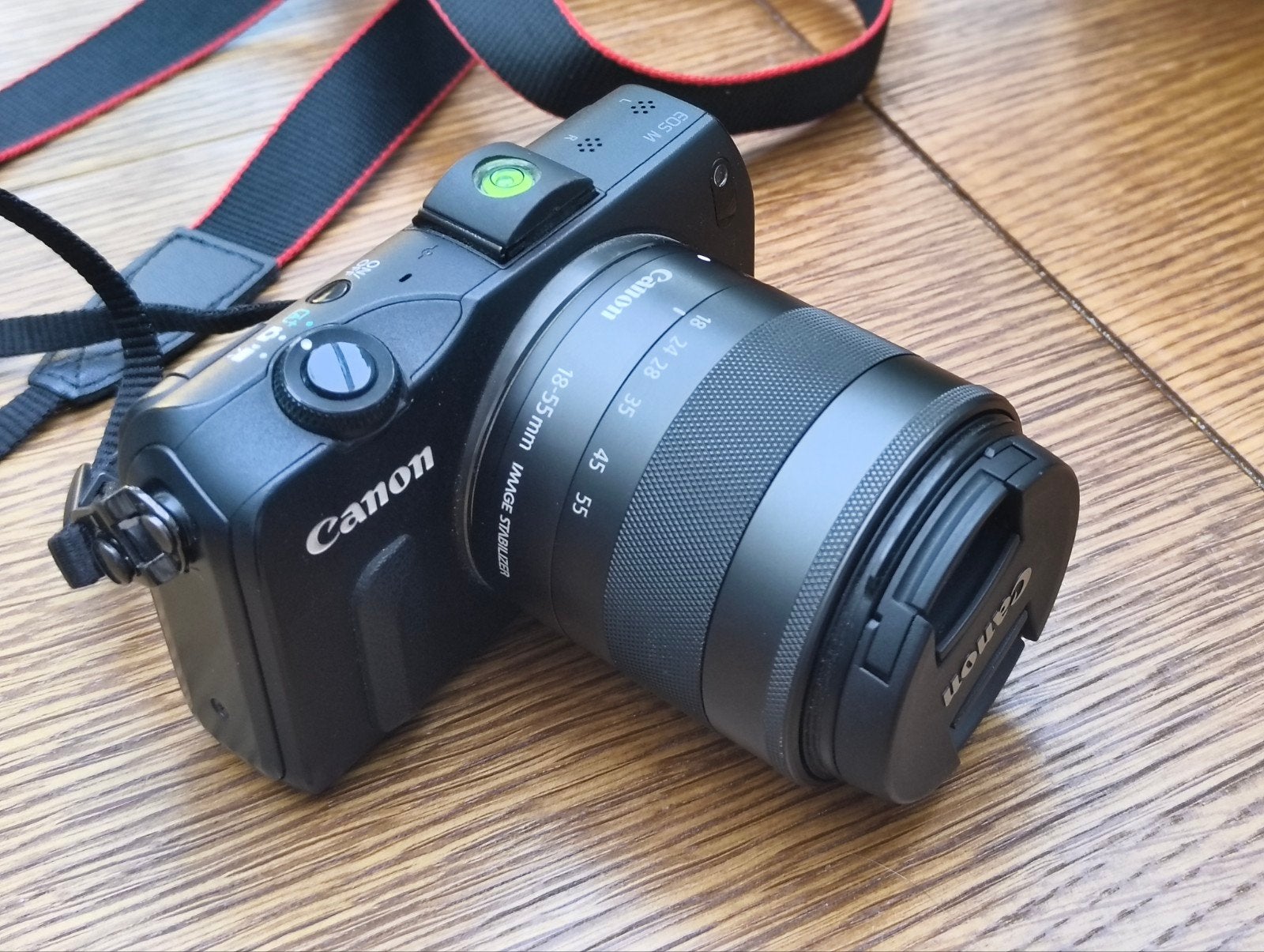Canon EOS M met 2 lenzen en andere accessoires, TV, Hi-fi & Vidéo, 18 mégapixels, Enlèvement ou Envoi, Canon, Chargeur