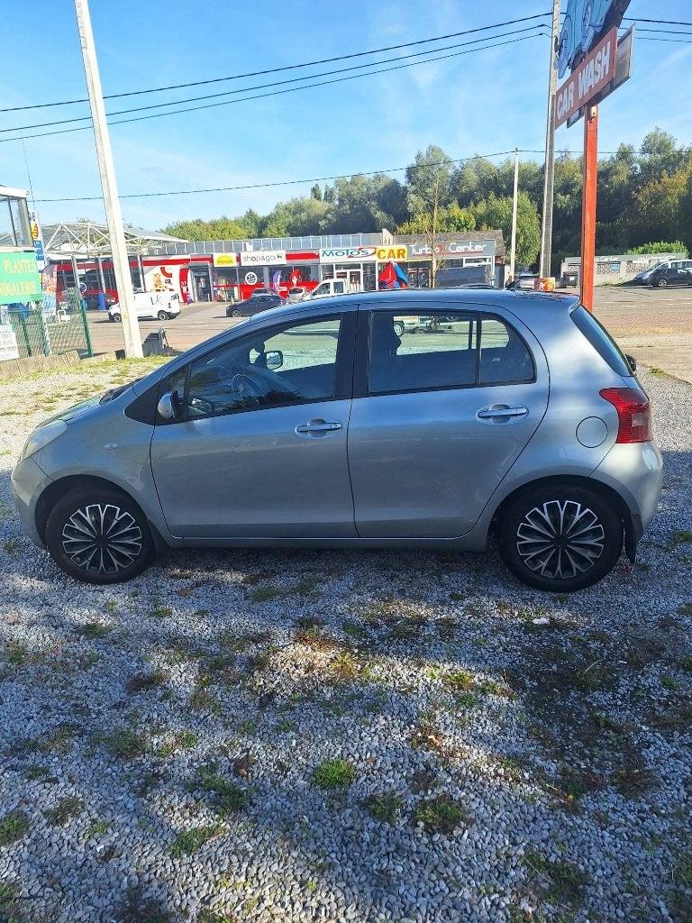 Toyota Yaris 1.0 Freetonic 2006, 174 000 km, essence, Autos, Argent ou Gris, Achat, Carnet d'entretien, Noir