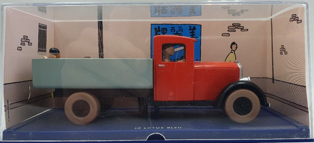 Tintin No. 36 Camion Rouge Miesse 1933 from The Blue Lotus, Hobby & Loisirs créatifs, Voitures miniatures | 1:43, Comme neuf, Autres types