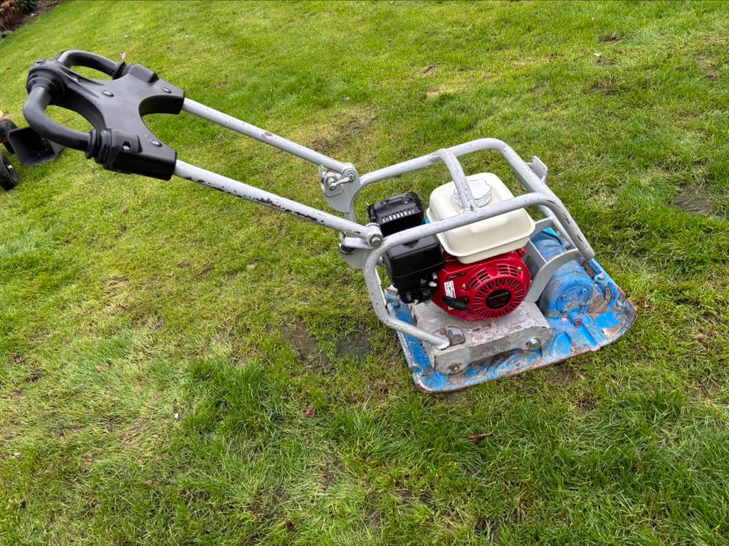 jonge gebruikte Weber trilplaat met Honda GX160 15KN 45cm, Enlèvement ou Envoi