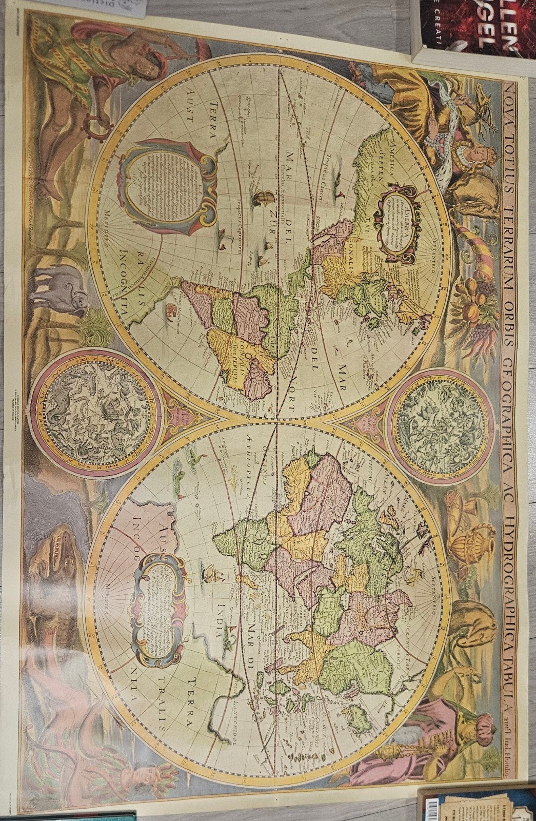 poster le monde, Enlèvement, Monde