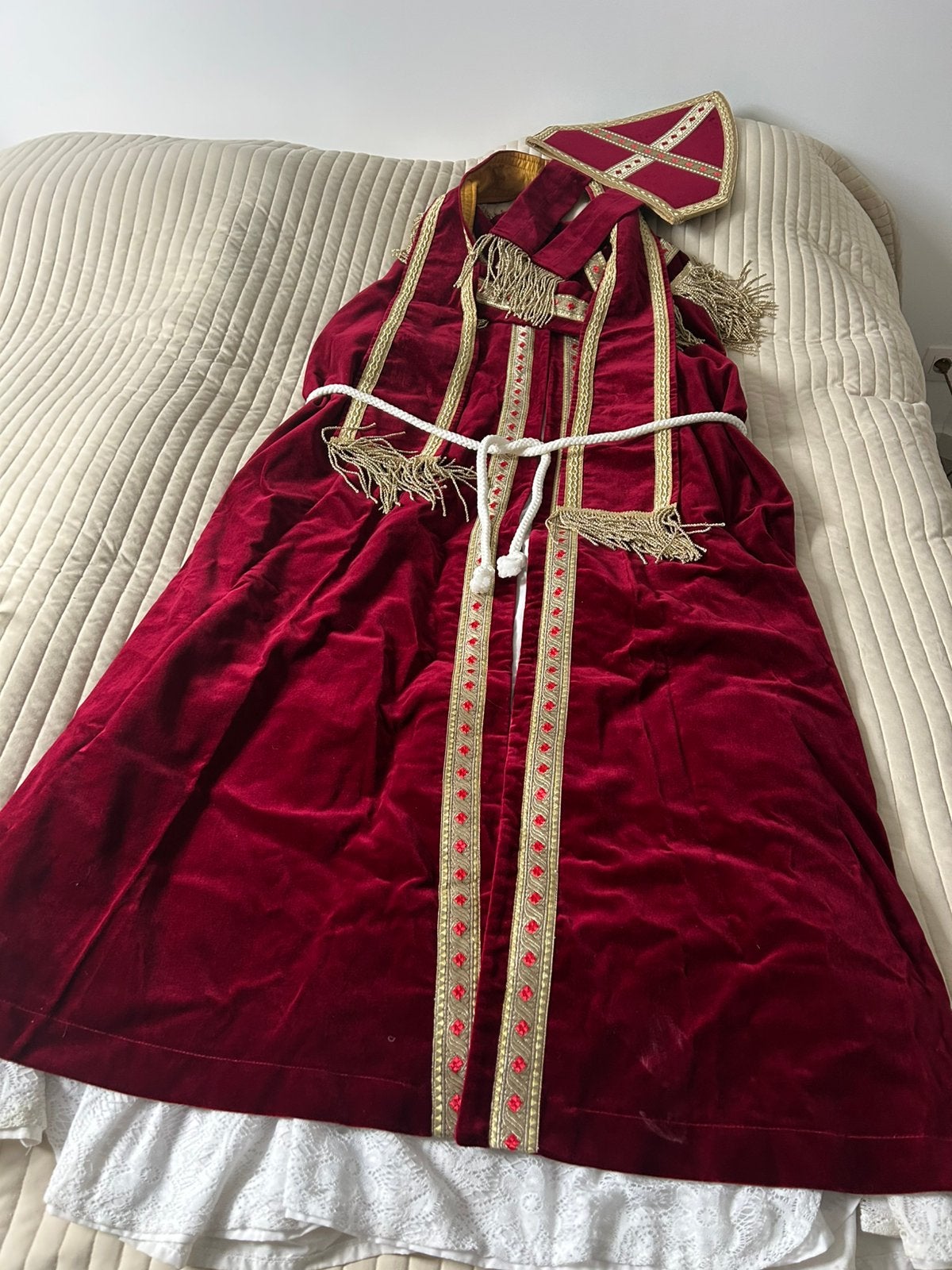 Sinterklaas en 2 zwarte pieten kledij met alle toebehoren, Ophalen, Zo goed als nieuw, Maat 46 (S) of kleiner, Kleding