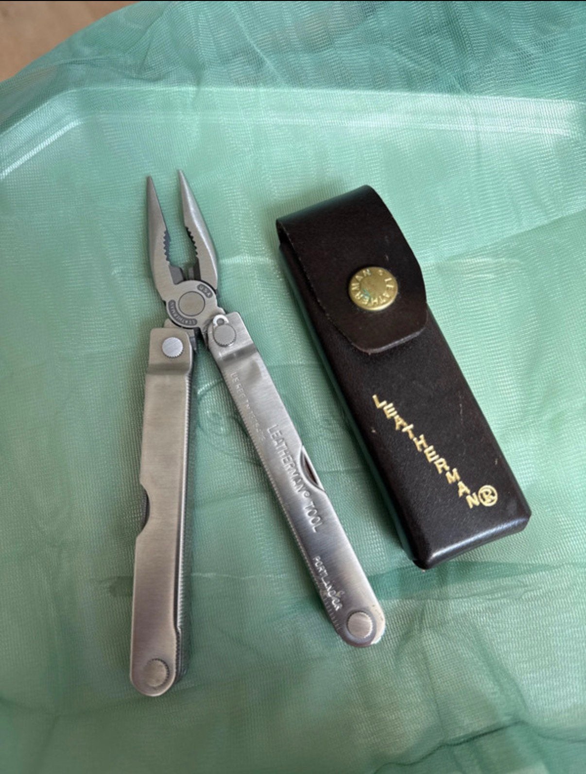 Pince Leatherman Tool + Étui en cuir, Verzamelen, Militaria | Algemeen, Landmacht, Verzenden