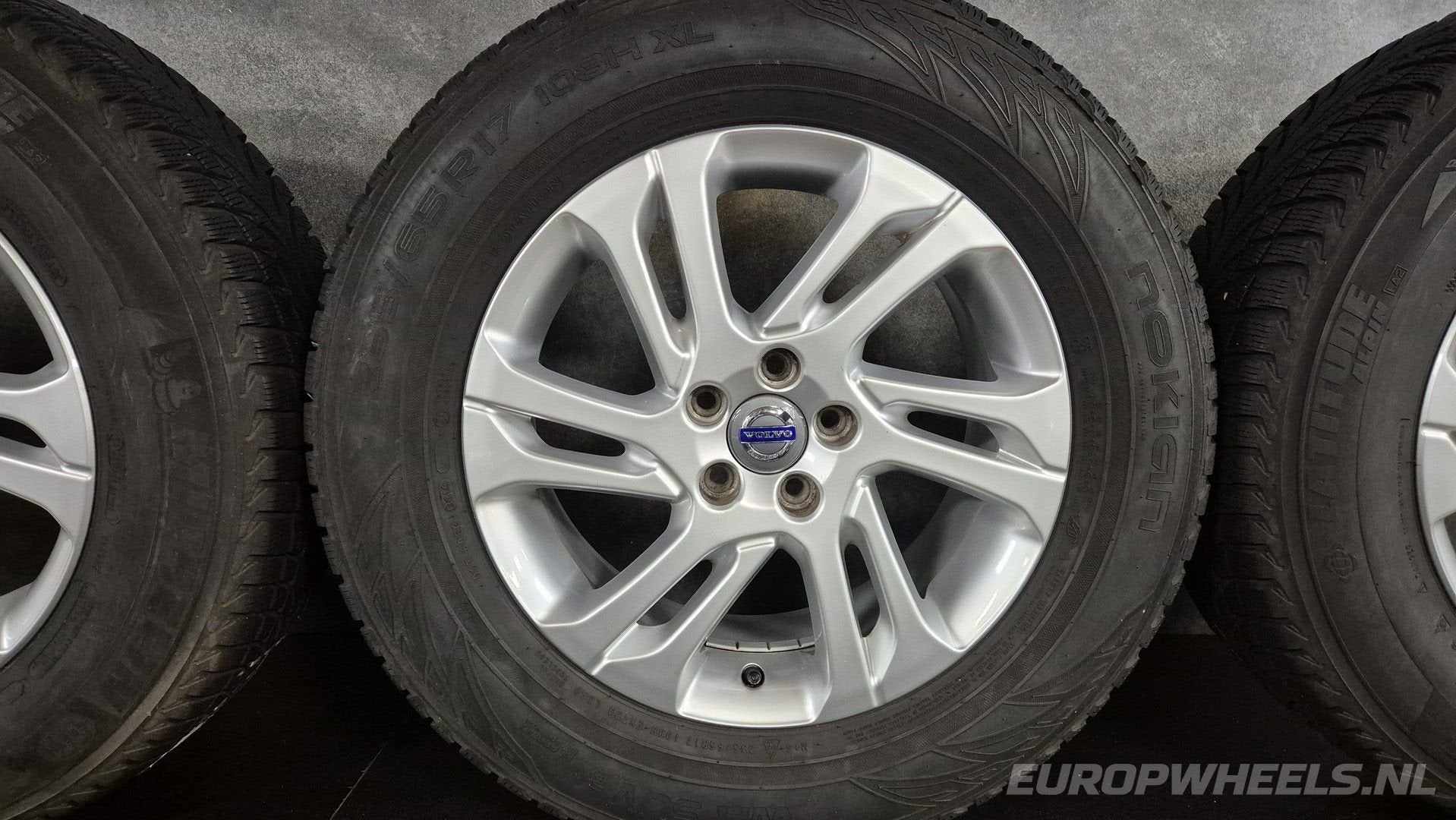 17 inch Volvo velgen XC60 XC90 235 65 Valder winterbanden, Gebruikt, -, -, Banden en Velgen